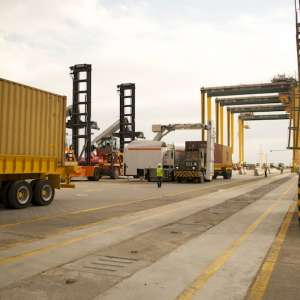 انطلاق اعمال الاستيراد و التصدير في ميناء الملك عبد الله